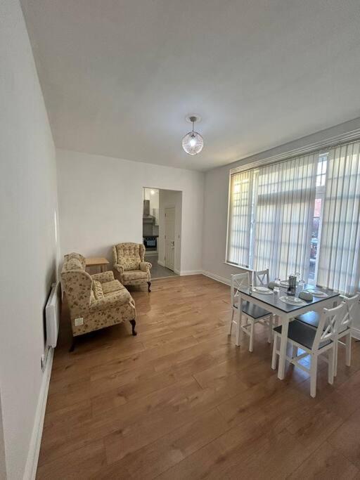 Leicester Spacious Flat With Free Parking Esterno foto